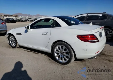 2018 Mercedes-Benz Slc 300 z USA, uszkodzony, nr VIN WDDPK3JA1JF151600
